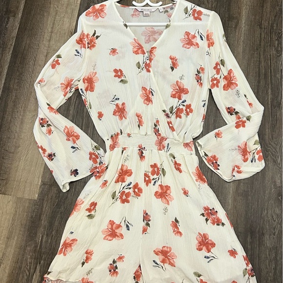 Women’s Floral romper - Picture 2 of 4